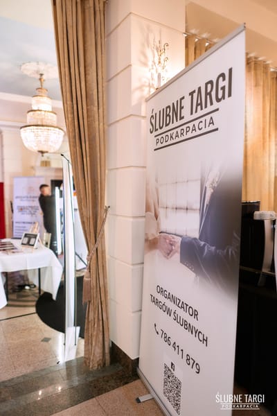 Baner organizatora targów przy wejściu