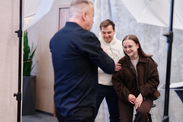 Stoisko fotografa z lampą studyjną